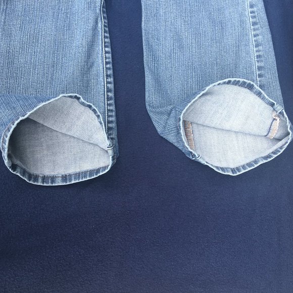 Levi's Boot Cut Jeans - Picture 6 of 9